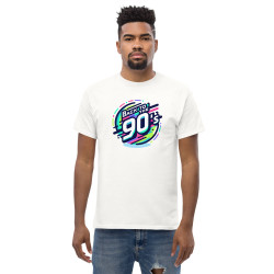 man med vit tshirt och retro Back to the 90's logga på bröstet