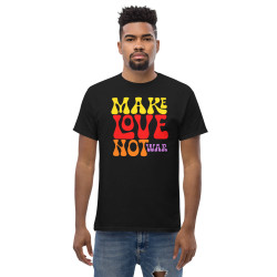 Svart t-shirt med texten "Make love not war" i mixade färger